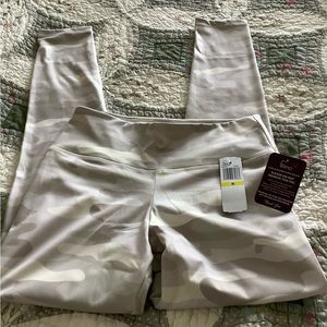 Brand new FELINA LEGGINGS Cammo pattern size Medium